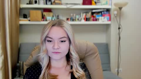 Snapshot of kara_smith_ chatting on October 17, 11:18 pm Kara. Off from 15th till 24th of December online show from October 17, 11:18 pm