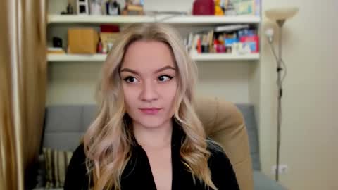 Snapshot of kara_smith_ chatting on November 2, 11:40 pm Kara. Off from 15th till 24th of December online show from November 2, 11:40 pm