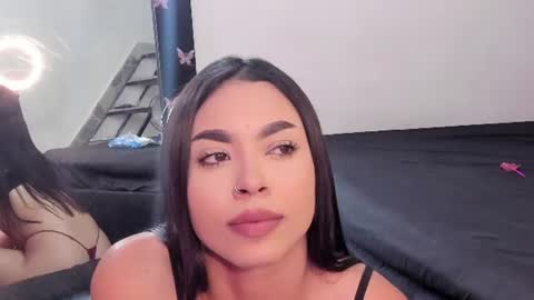 Snapshot of karely_laurent chatting on July 6, 10:23 pm karely_laurent online show from July 6, 10:23 pm