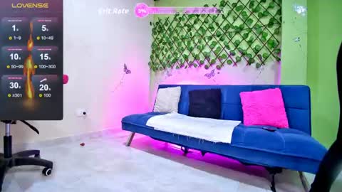 Snapshot of karen_ariass chatting on June 17, 2:25 am Karen online show from June 17, 2:25 am