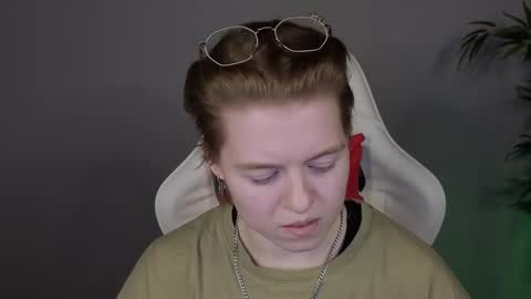 Karen online show from March 25, 8:42 am