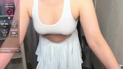 Snapshot of karen_villis chatting on June 13, 10:57 am Karen online show from June 13, 10:57 am