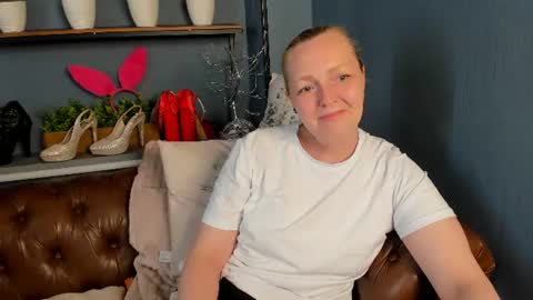 Snapshot of karen_villis chatting on June 21, 10:18 am Karen online show from June 21, 10:18 am