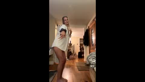 karencougar69 online show from April 19, 4:45 am