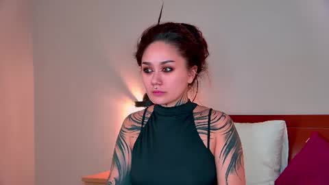 Snapshot of karenhotflirt chatting on June 27, 4:23 pm karenhotflirt online show from June 27, 4:23 pm
