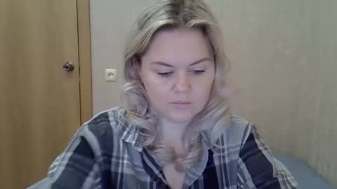 karennelsonx online show from February 25, 9:19 am