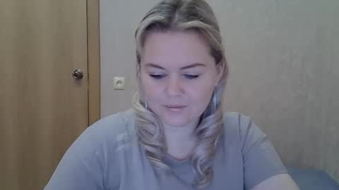 karennelsonx online show from March 18, 10:29 am