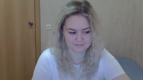 Snapshot of karennelsonx chatting on May 3, 7:58 am karennelsonx online show from May 3, 7:58 am