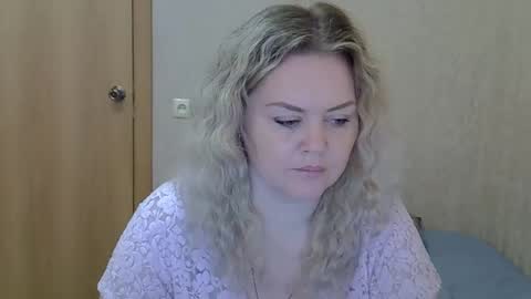 Snapshot of karennelsonx chatting on May 9, 9:25 am karennelsonx online show from May 9, 9:25 am