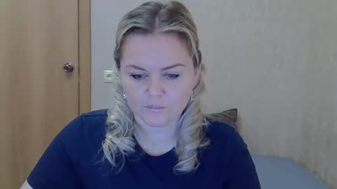 Snapshot of karennelsonx chatting on May 13, 10:12 am karennelsonx online show from May 13, 10:12 am
