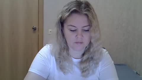 Snapshot of karennelsonx chatting on May 15, 8:32 am karennelsonx online show from May 15, 8:32 am