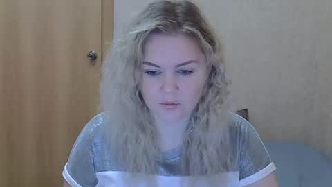 Snapshot of karennelsonx chatting on May 17, 11:17 am karennelsonx online show from May 17, 11:17 am