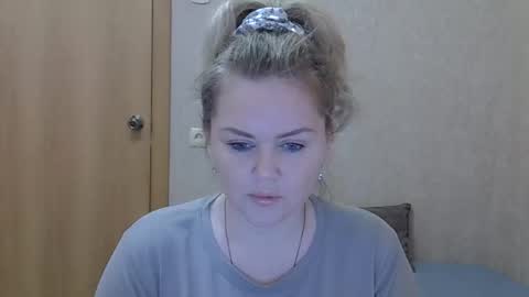 Snapshot of karennelsonx chatting on May 18, 12:00 pm karennelsonx online show from May 18, 12:00 pm