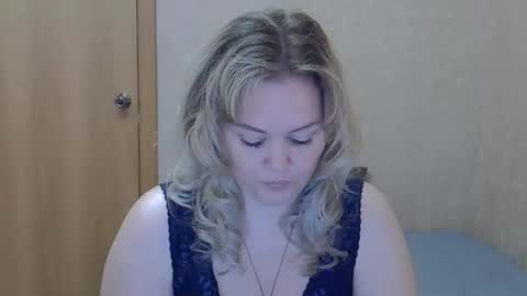 Snapshot of karennelsonx chatting on May 20, 10:21 am karennelsonx online show from May 20, 10:21 am