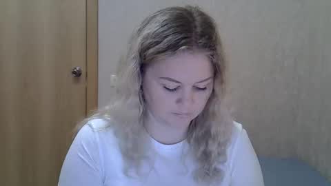 Snapshot of karennelsonx chatting on May 25, 1:06 pm karennelsonx online show from May 25, 1:06 pm