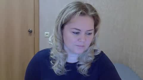 Snapshot of karennelsonx chatting on June 8, 9:09 am karennelsonx online show from June 8, 9:09 am