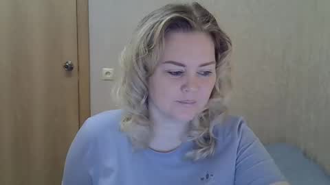 Snapshot of karennelsonx chatting on June 10, 9:30 am karennelsonx online show from June 10, 9:30 am