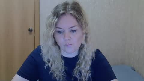 Snapshot of karennelsonx chatting on June 16, 9:34 am karennelsonx online show from June 16, 9:34 am