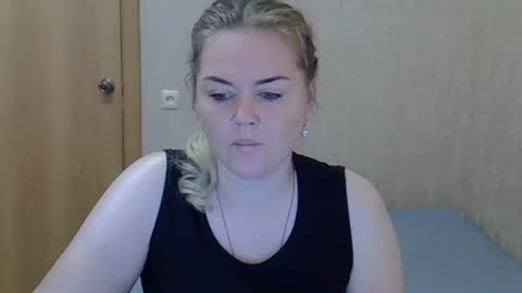 Snapshot of karennelsonx chatting on June 23, 7:28 am karennelsonx online show from June 23, 7:28 am
