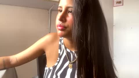 Snapshot of kariina_candy chatting on June 22, 3:31 pm kariina candy and fox online show from June 22, 3:31 pm
