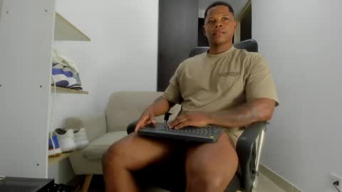 Snapshot of karimthompson chatting on May 1, 3:00 am Karim online show from May 1, 3:00 am