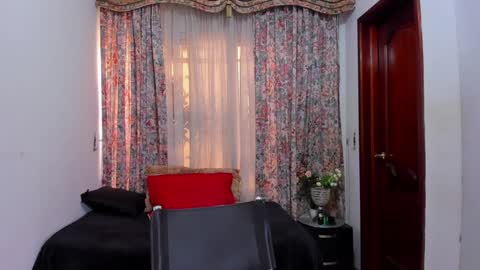 Snapshot of karina_2205 chatting on February 6, 2:04 pm Karina online show from February 6, 2:04 pm