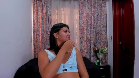 Snapshot of karina_2205 chatting on February 7, 1:22 pm Karina online show from February 7, 1:22 pm