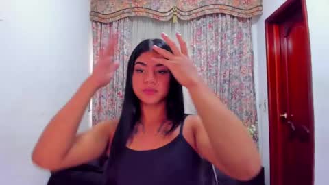 Snapshot of karina_2205 chatting on February 10, 1:22 pm Karina online show from February 10, 1:22 pm