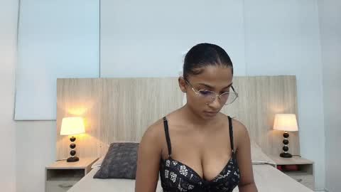 Snapshot of karina_calderon chatting on April 9, 11:48 am Karina Calderon online show from April 9, 11:48 am