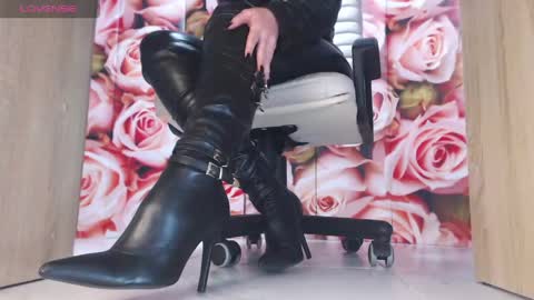 Snapshot of karina_mistress chatting on May 3, 4:57 pm Karina Mistress online show from May 3, 4:57 pm