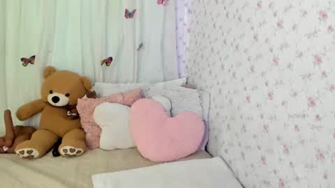 Snapshot of karinna_ebony chatting on June 27, 12:22 pm karinna_ebony online show from June 27, 12:22 pm