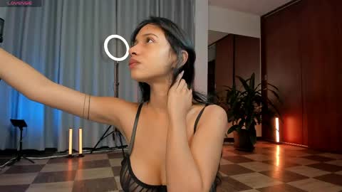 Snapshot of karinnixx chatting on May 28, 4:48 pm Karin online show from May 28, 4:48 pm