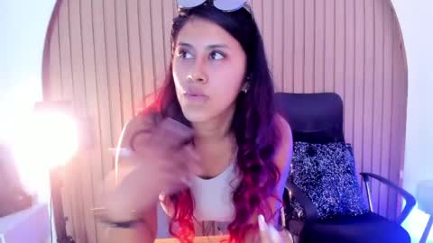 Snapshot of karla_gonzaless chatting on June 2, 6:54 pm Karla Gonzaless online show from June 2, 6:54 pm