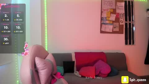 Snapshot of karla_honey_ chatting on June 23, 1:31 pm Karla online show from June 23, 1:31 pm
