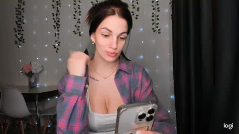 Snapshot of karla_lim chatting on February 4, 9:20 pm karla_lim online show from February 4, 9:20 pm