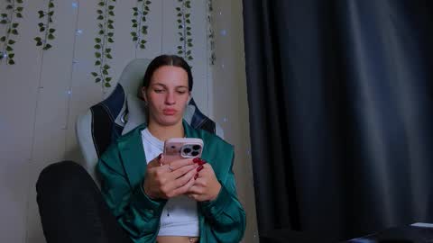 Snapshot of karla_lim chatting on October 18, 10:32 pm karla_lim online show from October 18, 10:32 pm