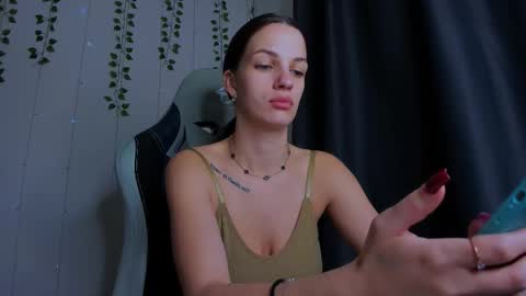 Snapshot of karla_lim chatting on November 3, 9:21 am karla_lim online show from November 3, 9:21 am