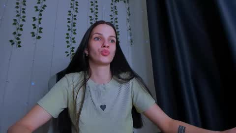 Snapshot of karla_lim chatting on December 17, 10:27 pm karla_lim online show from December 17, 10:27 pm