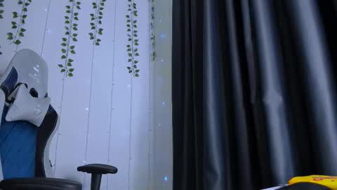 Snapshot of karla_lim chatting on February 16, 8:43 am karla_lim online show from February 16, 8:43 am