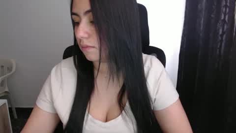 Snapshot of karlagiraldo140 chatting on February 18, 7:10 pm Karla Giraldo online show from February 18, 7:10 pm