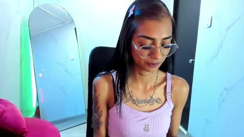 Snapshot of karlaslutskinny__ chatting on October 17, 1:14 pm karlaslutskinny__ online show from October 17, 1:14 pm