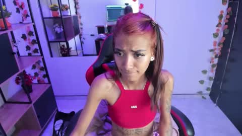 karlaslutskinny__ online show from November 6, 8:32 pm