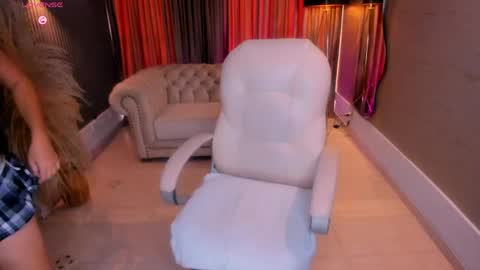 Snapshot of karlie_small chatting on May 15, 7:54 pm Karli online show from May 15, 7:54 pm