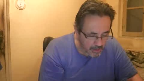 Snapshot of karlpal chatting on December 25, 6:31 am karlpal online show from December 25, 6:31 am