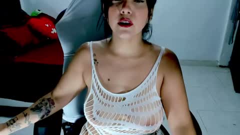 Snapshot of karly_shiine_ chatting on April 25, 12:35 am karly. online show from April 25, 12:35 am