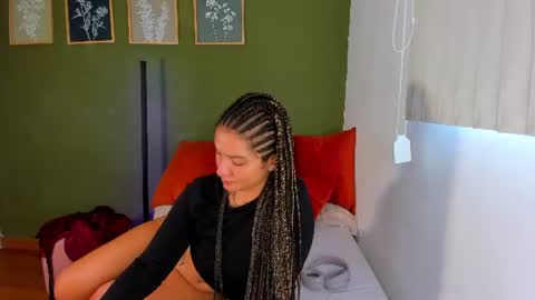 Karlye online show from June 25, 9:30 pm