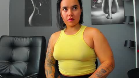 Snapshot of karlyjons_ chatting on March 13, 5:08 pm online show from March 13, 5:08 pm