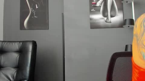 Snapshot of karlyjons_ chatting on March 19, 6:23 pm online show from March 19, 6:23 pm