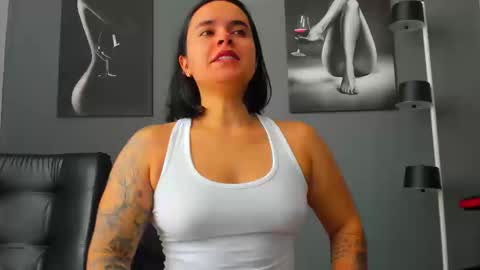 Snapshot of karlyjons_ chatting on March 20, 4:23 pm online show from March 20, 4:23 pm