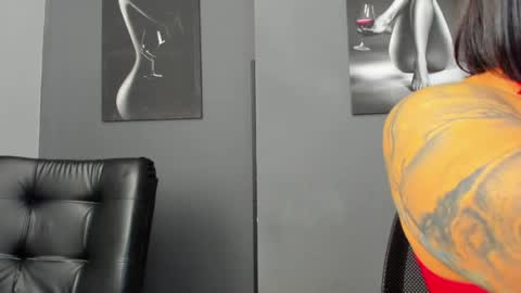 Snapshot of karlyjons_ chatting on April 10, 4:33 pm online show from April 10, 4:33 pm